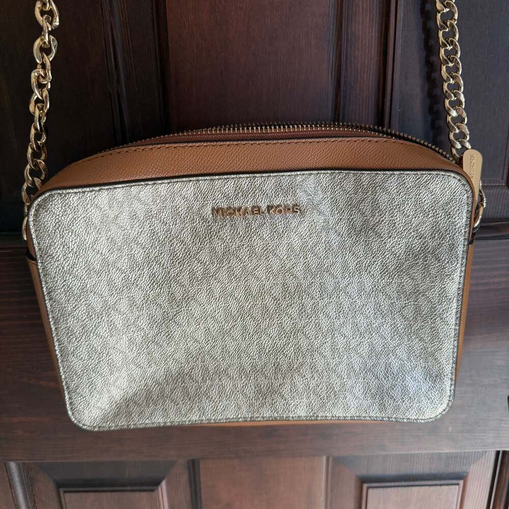 Michael Kors Jet Set Large Logo Crossbody Bag in gold